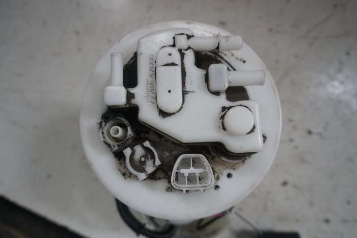 Toyota Prius III 1,8 Hybryda Pompa Paliwa 77704-47060 - obrazek 6