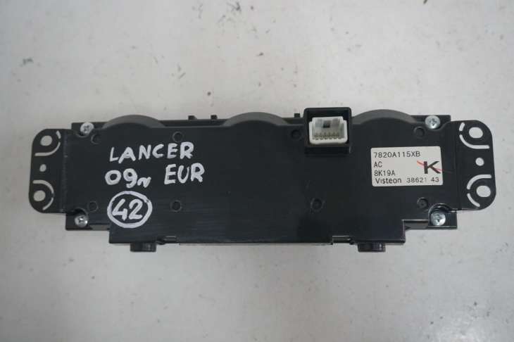 Mitsubishi Lancer IX Panel Nawiewu Klimatyzacji 7820a115xb - obrazek 2