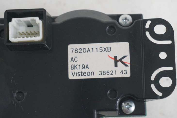 Mitsubishi Lancer IX Panel Nawiewu Klimatyzacji 7820a115xb - obrazek 3
