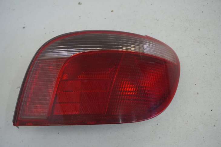Toyota Yaris I Lampa Prawy Tył