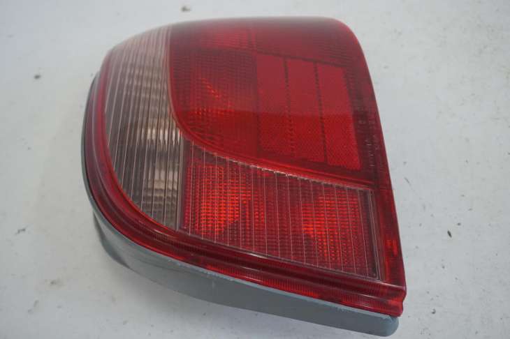 Toyota Yaris I Lampa Prawy Tył - obrazek 2