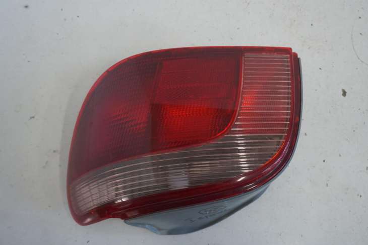 Toyota Yaris I Lampa Prawy Tył - obrazek 3