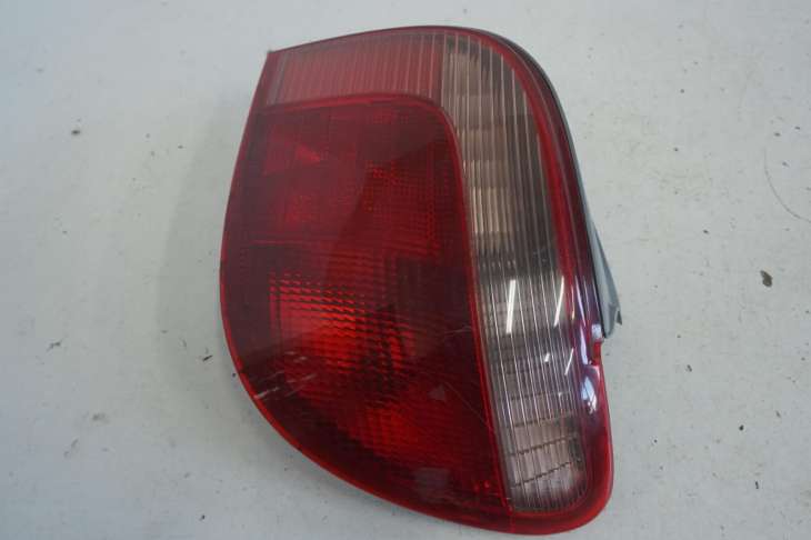 Toyota Yaris I Lampa Prawy Tył - obrazek 4