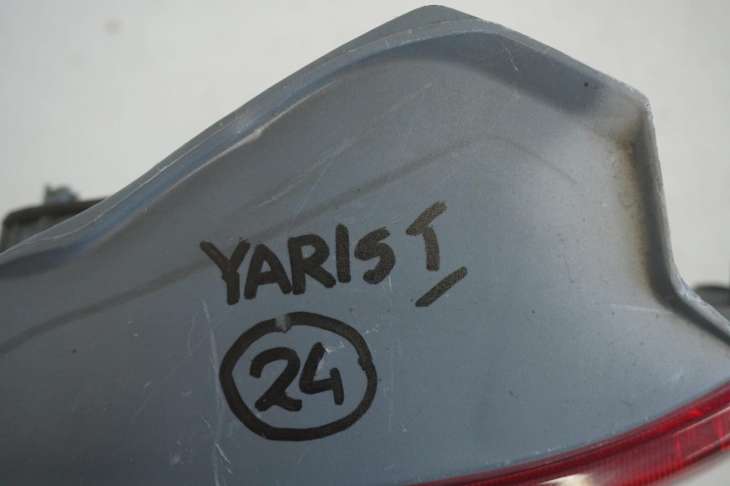 Toyota Yaris I Lampa Prawy Tył - obrazek 5