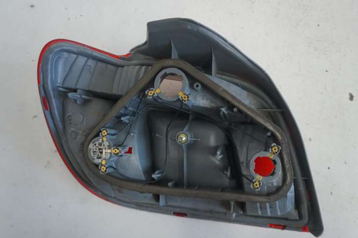 Toyota Yaris I Lampa Prawy Tył - obrazek 6