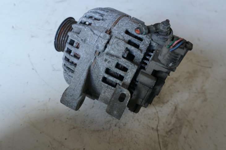 Toyota Yaris II Alternator 27060-0j061 - obrazek 2