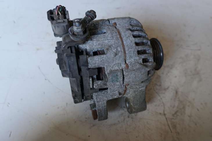 Toyota Yaris II Alternator 27060-0j061 - obrazek 3