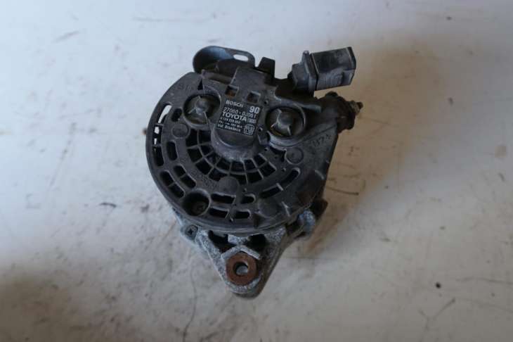 Toyota Yaris II Alternator 27060-0j061 - obrazek 4