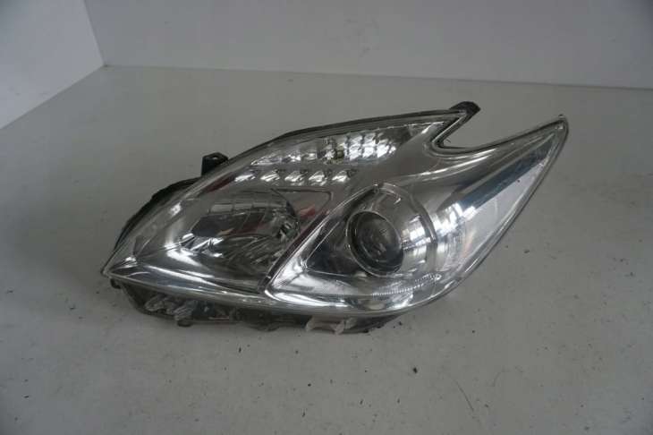 Toyota Prius III W3 2010r Lampa Przednia Lewa Uk