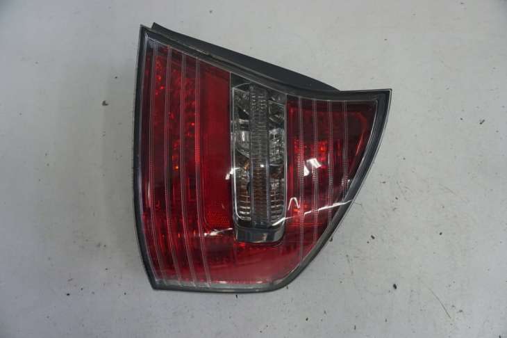Subaru Legacy IV Sedan Lampa Prawa Tylna Nr.68 - obrazek 2
