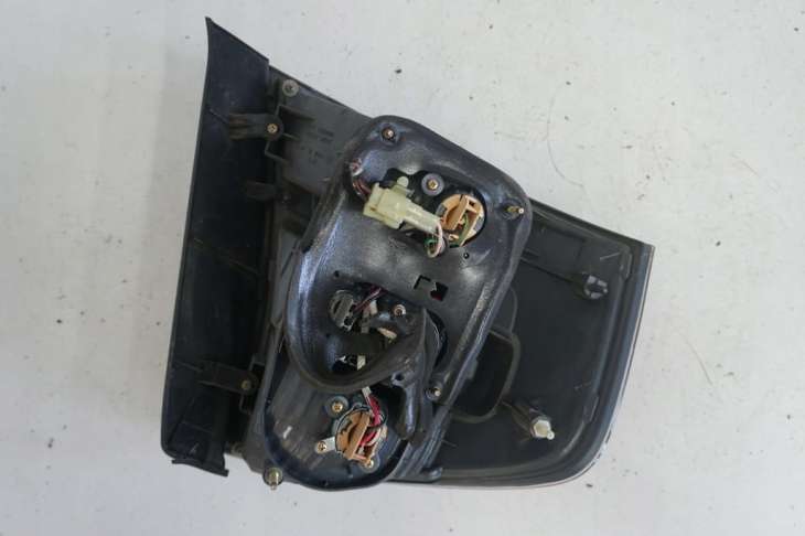 Subaru Legacy IV Sedan Lampa Prawa Tylna Nr.68 - obrazek 6