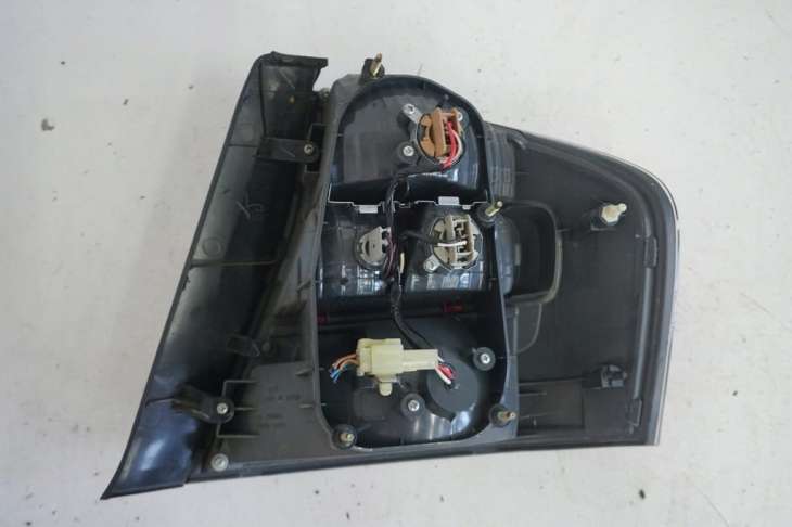 Subaru Legacy IV Sedan Lampa Lewa Tylna Nr.36 - obrazek 4