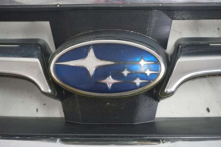 Subaru Legacy IV H6 Atrapa Grill Chrom Nr.28 - obrazek 2