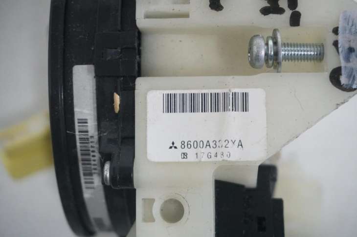 Mitsubishi Colt IV Przełączniki Kierownicy 8600a332xa 8619a137 - obrazek 6