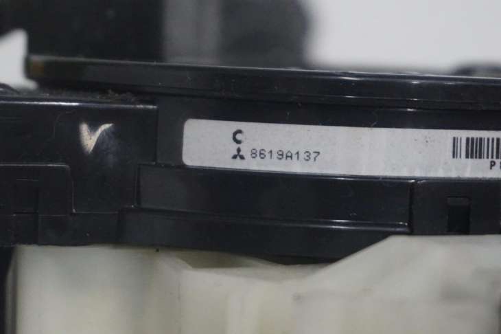 Mitsubishi Colt IV Przełączniki Kierownicy 8600a332xa 8619a137 - obrazek 7