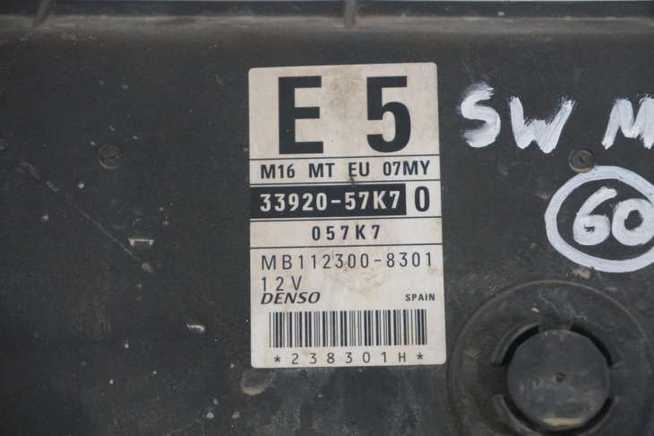 Suzuki Swift Mk6 Komputer Sterownik Silnika 33920-57k7 112300-8301 - obrazek 2