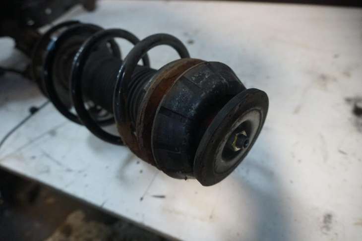 Suzuki Swift Mk7 Amortyzator Zwrotnica Wahacz Zacisk Prawa Przednia 41601-68l51 - obrazek 7