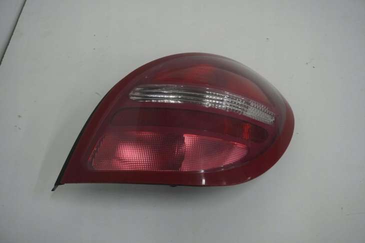 Nissan Almera N16 Lampa Prawa Tylna