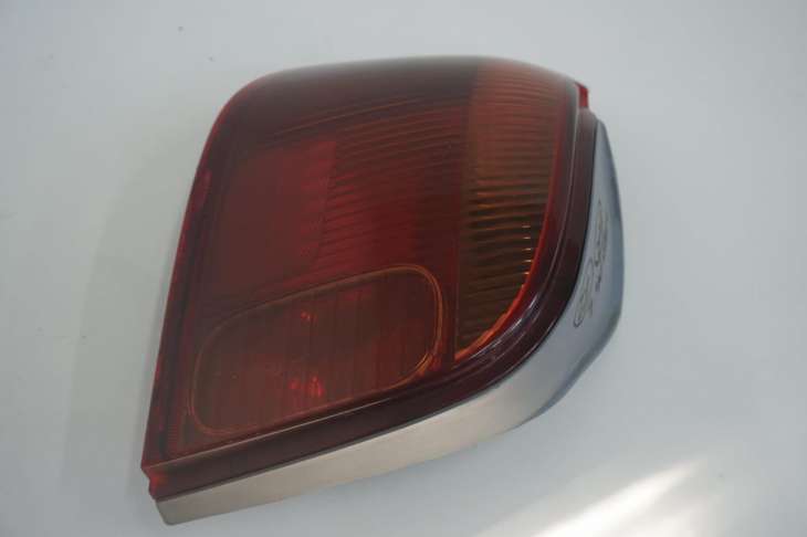 Toyota Yaris I Lift 03-06 Lampa Lewy Tył 52-053 - obrazek 4