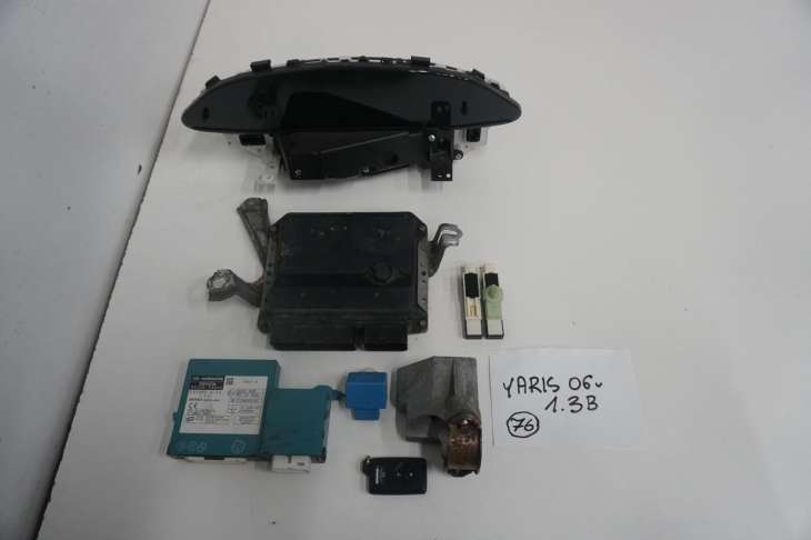 Toyota Yaris II 2006r 1.3b Zestaw Startowy Komputer Sterownik Silnika Stacyjka 89661-0d310