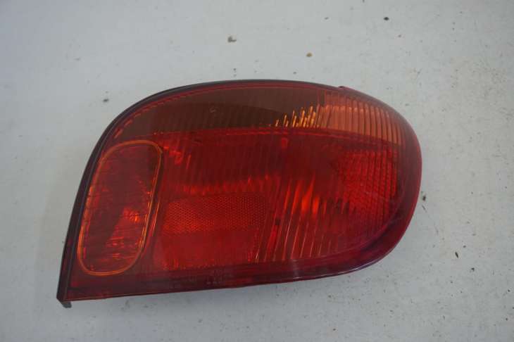 Toyota Yaris I Lift 03-06 Lampa Prawy Tył Angielska