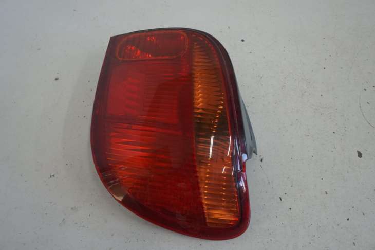 Toyota Yaris I Lift 03-06 Lampa Prawy Tył Angielska - obrazek 4