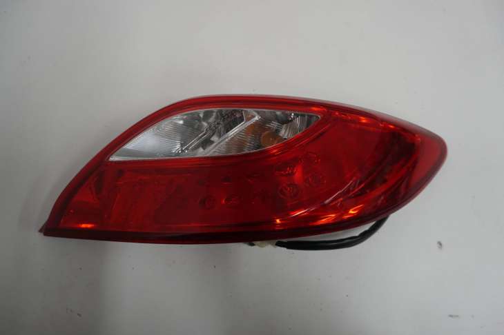 Mazda 2 II De Lampa Prawa Tylna D65151150