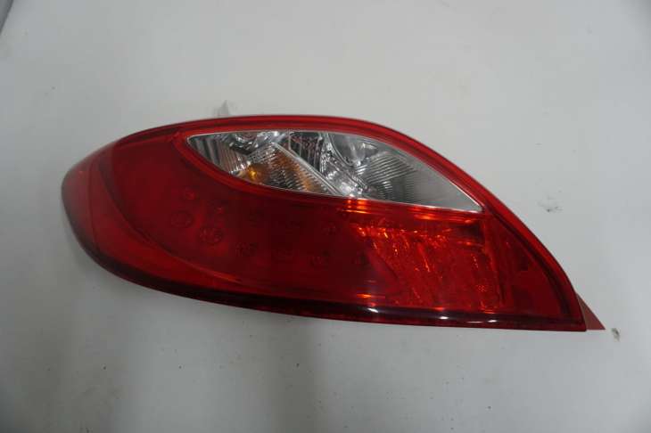 Mazda 2 II De Lampa Lewa Tylna D65151160