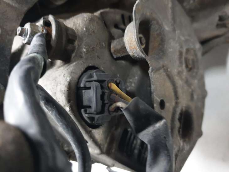 Toyota PreVIa I Estima 1998r 2.2 Diesel Alternator 3pin 27060-64120 101211-9240 - obrazek 3