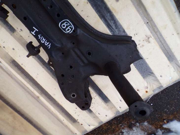 Toyota Yaris I Belka Zawieszenia Sanki Wózek Nr.98 - obrazek 2