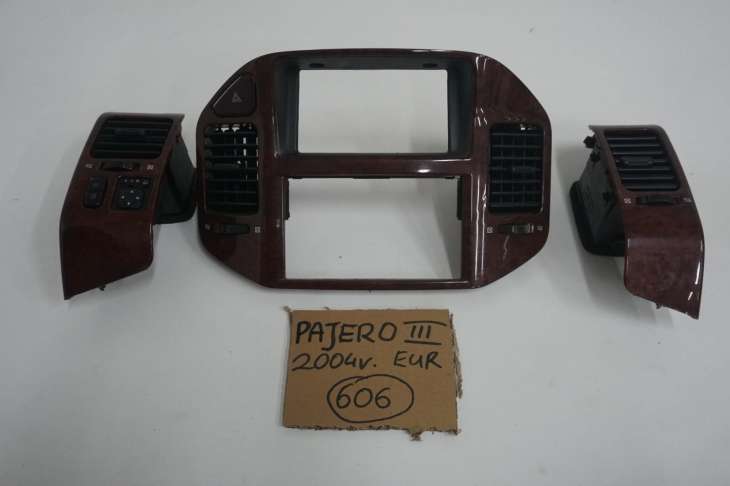 Mitsubishi Pajero III Ramka Konsoli Mr456379 Mr402451 Mr456373