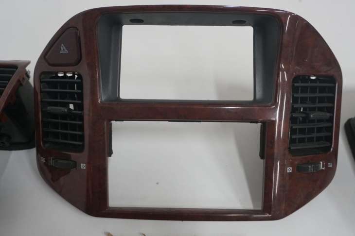 Mitsubishi Pajero III Ramka Konsoli Mr456379 Mr402451 Mr456373 - obrazek 3