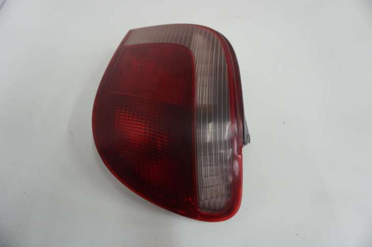 Toyota Yaris I Lampa Prawa Tylna Europa 2001rok - obrazek 2