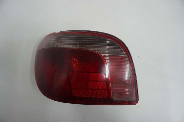 Toyota Yaris I Lampa Lewa Tylna Europa 2001rok