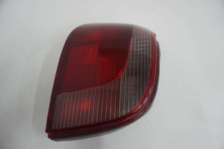 Toyota Yaris I Lampa Lewa Tylna Europa 2001rok - obrazek 2