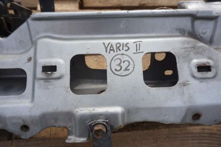 Toyota Yaris II Pas Przedni Belka Zderzaka Nr.32 - obrazek 2