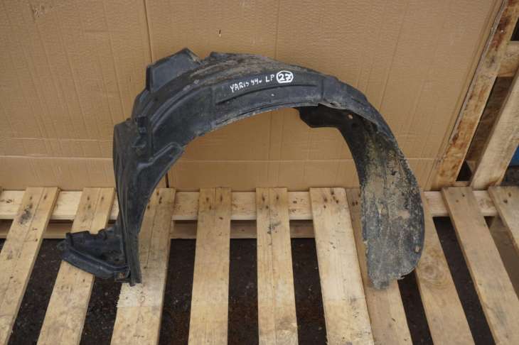 Toyota Yaris I Nadkole Lewe Przednie 58876-52010