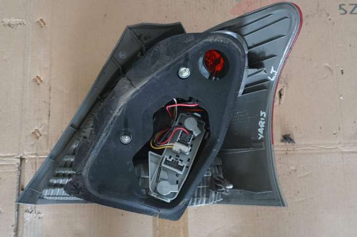 Toyota Yaris II Lift Lampa Tylna Lewa 2009rok Uk - obrazek 6