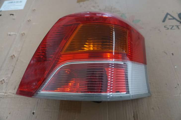 Toyota Yaris II Lift Lampa Tylna Prawa 2009rok Uk