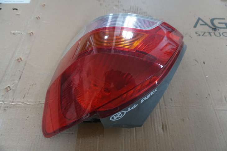 Toyota Yaris II Lift Lampa Tylna Prawa 2009rok Uk - obrazek 3