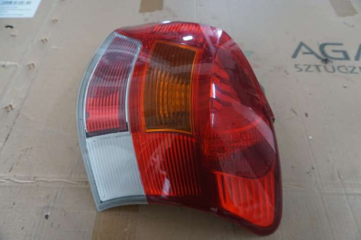 Toyota Yaris II Lift Lampa Tylna Prawa 2009rok Uk - obrazek 4