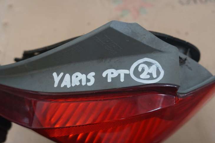 Toyota Yaris II Lift Lampa Tylna Prawa 2009rok Uk - obrazek 5