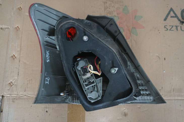 Toyota Yaris II Lift Lampa Tylna Prawa 2009rok Uk - obrazek 6