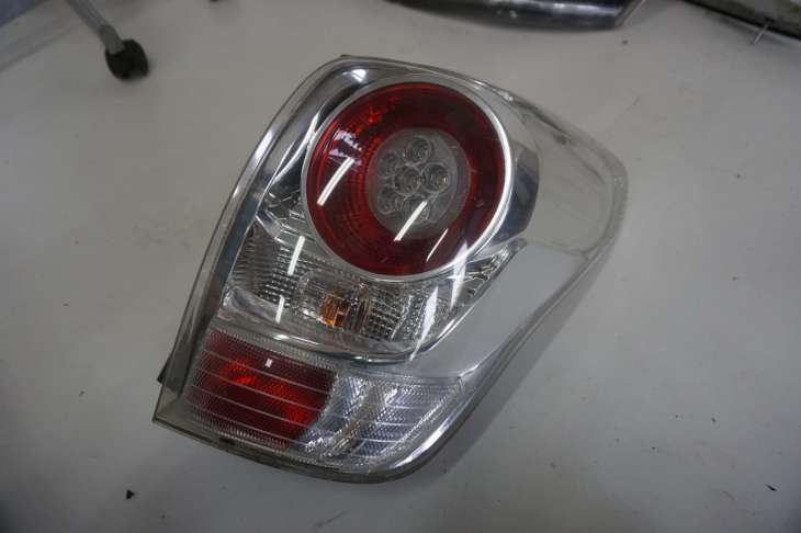 Toyota Verso Lampa Tylna Prawa 815510F101 ANGIELSKA