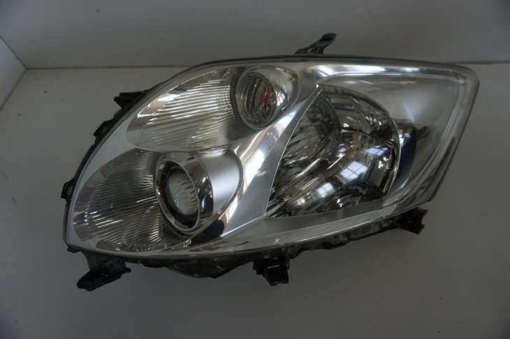 Toyota Auris I Lampa Lewa Przednia 81150-02470