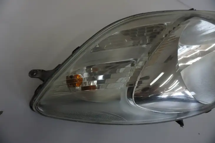 Toyota Yaris II Lampa Przednia Prawa Uk (NR 310) - obrazek 4
