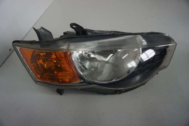 Mitsubishi Colt VI Lift Lampa Przednia Prawa 8301b182