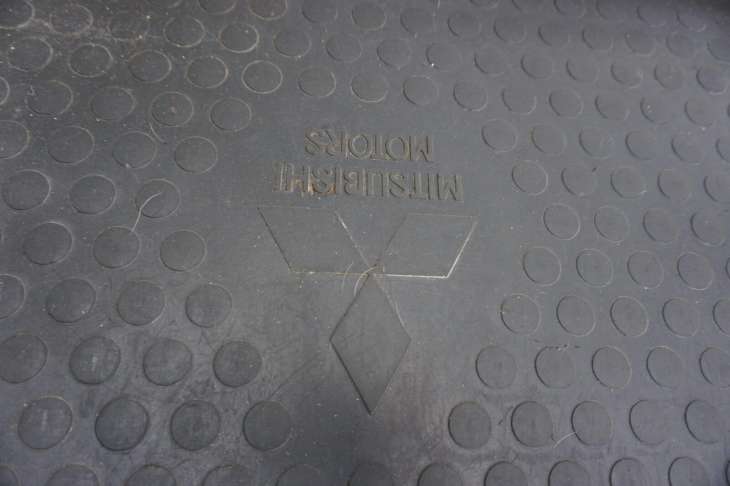 Mitsubishi Outlander II Dywan Mata Bagażnika Ochronna - obrazek 2