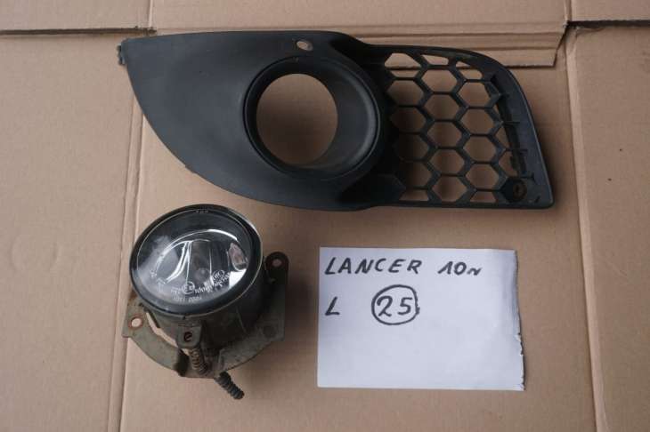 Mitsubishi Lancer VIII LEWY HALOGEN 8321A198 KRATKA RAMKA 8321A123