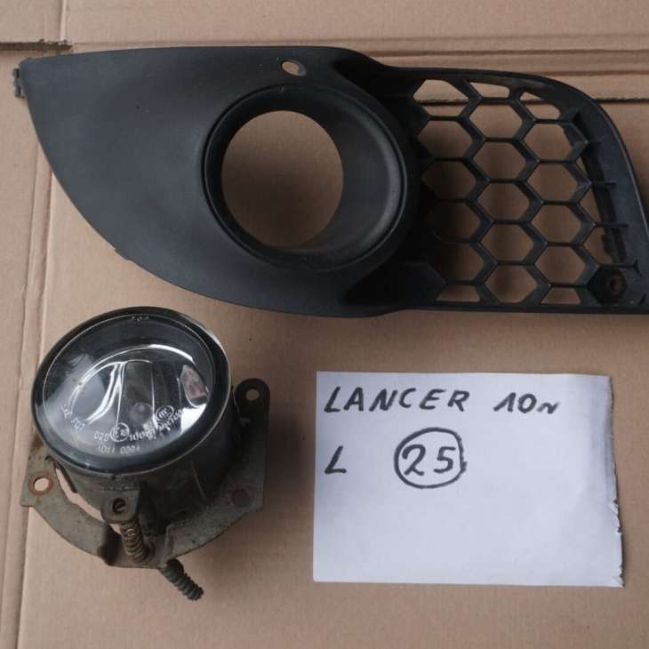 Mitsubishi Lancer VIII LEWY HALOGEN 8321A198 KRATKA RAMKA 8321A123
